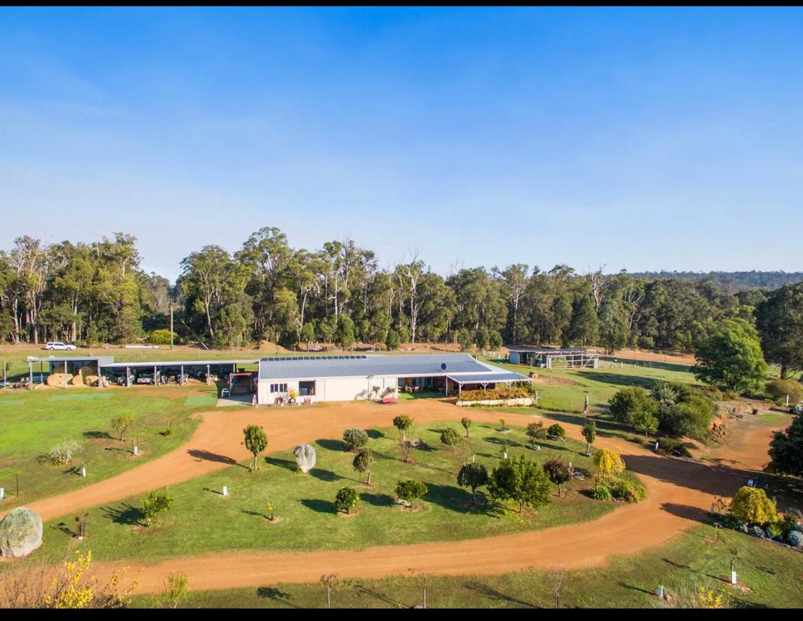 Jarrah Glen Cabins Нанъп Екстериор снимка