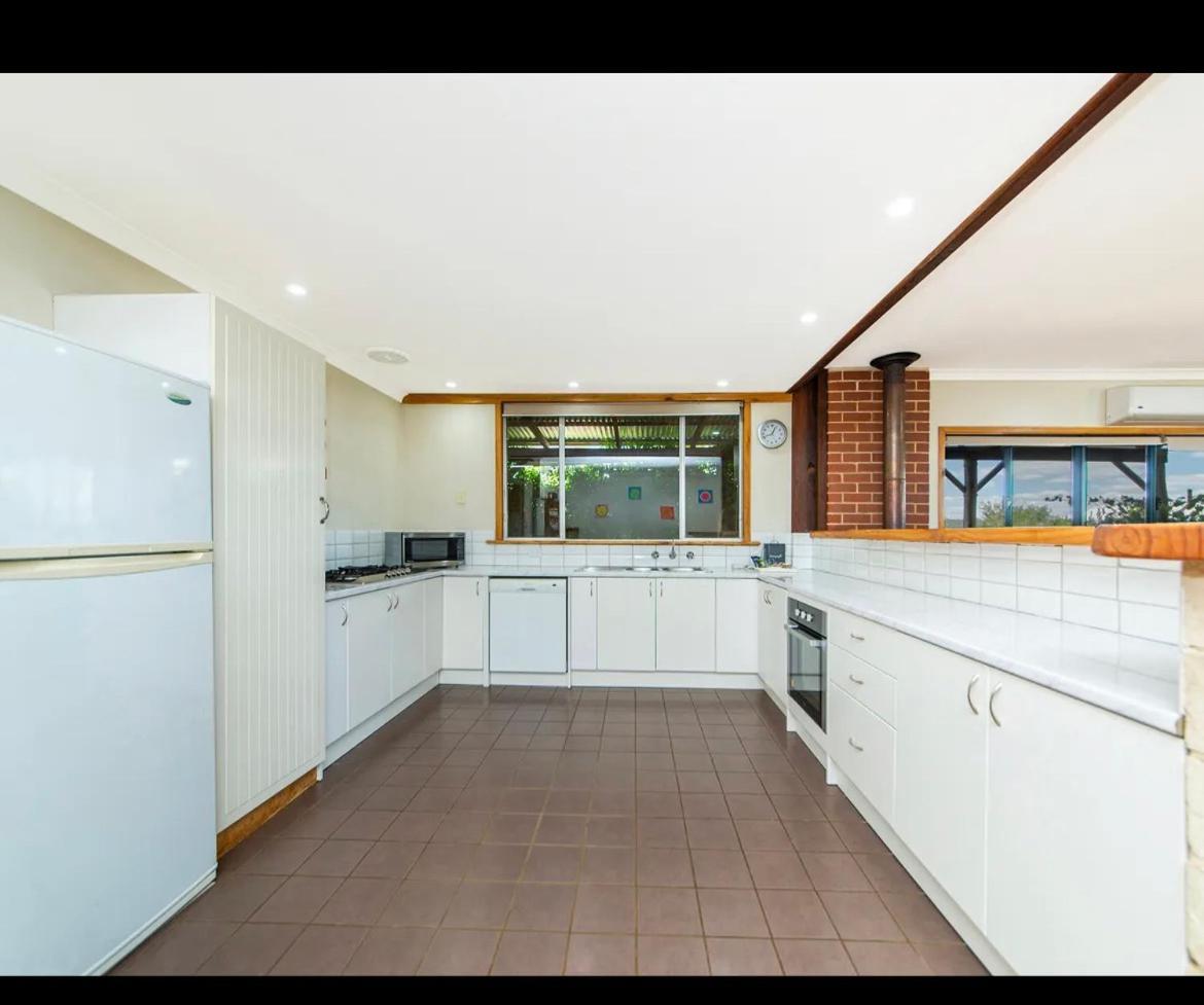 Jarrah Glen Cabins Нанъп Стая снимка